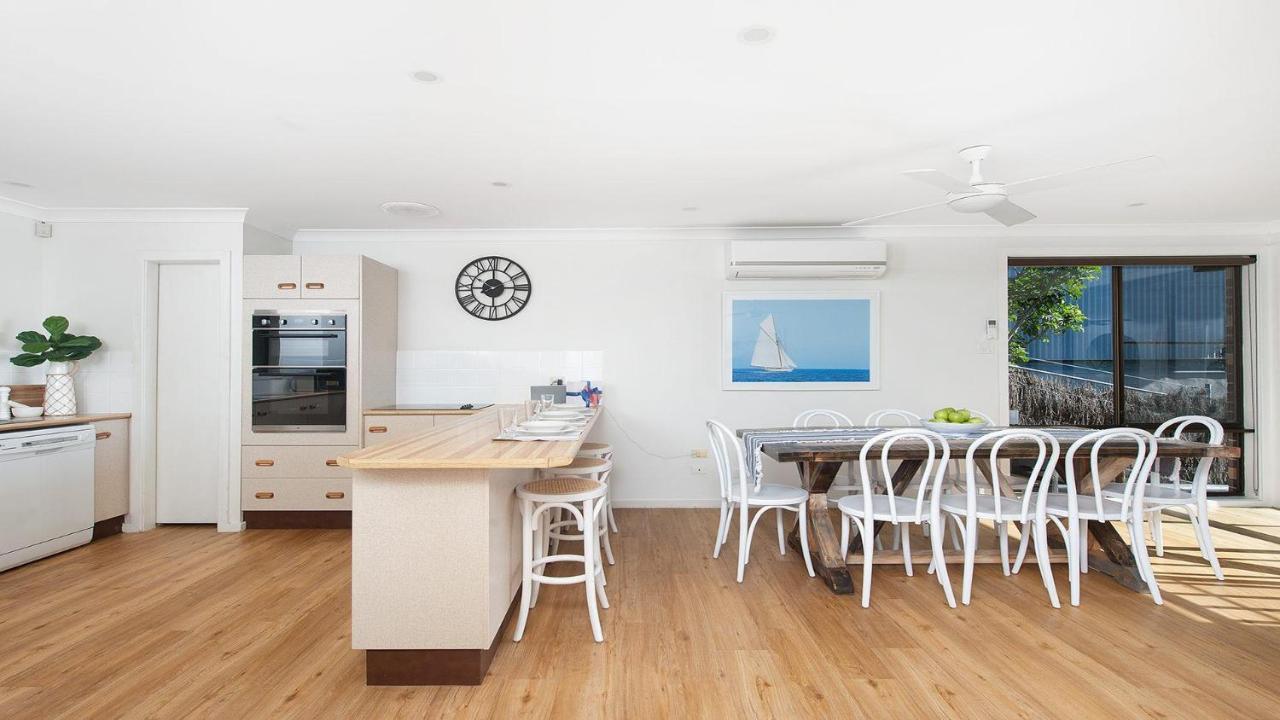 Dutchie'S Dream - Glorious Views And Opposite Dutchies Beach Nelson Bay Extérieur photo